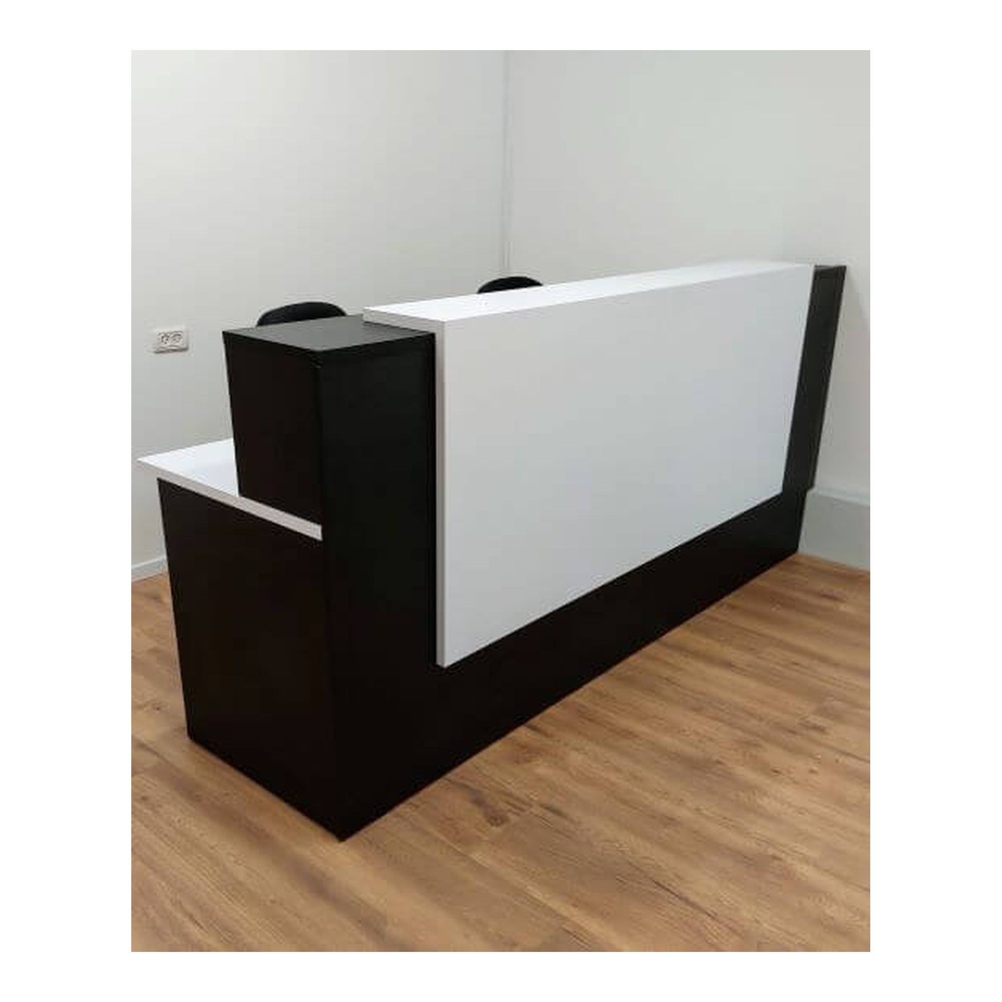 דלפק קבלה חזית כפולה + דלפק רוכב