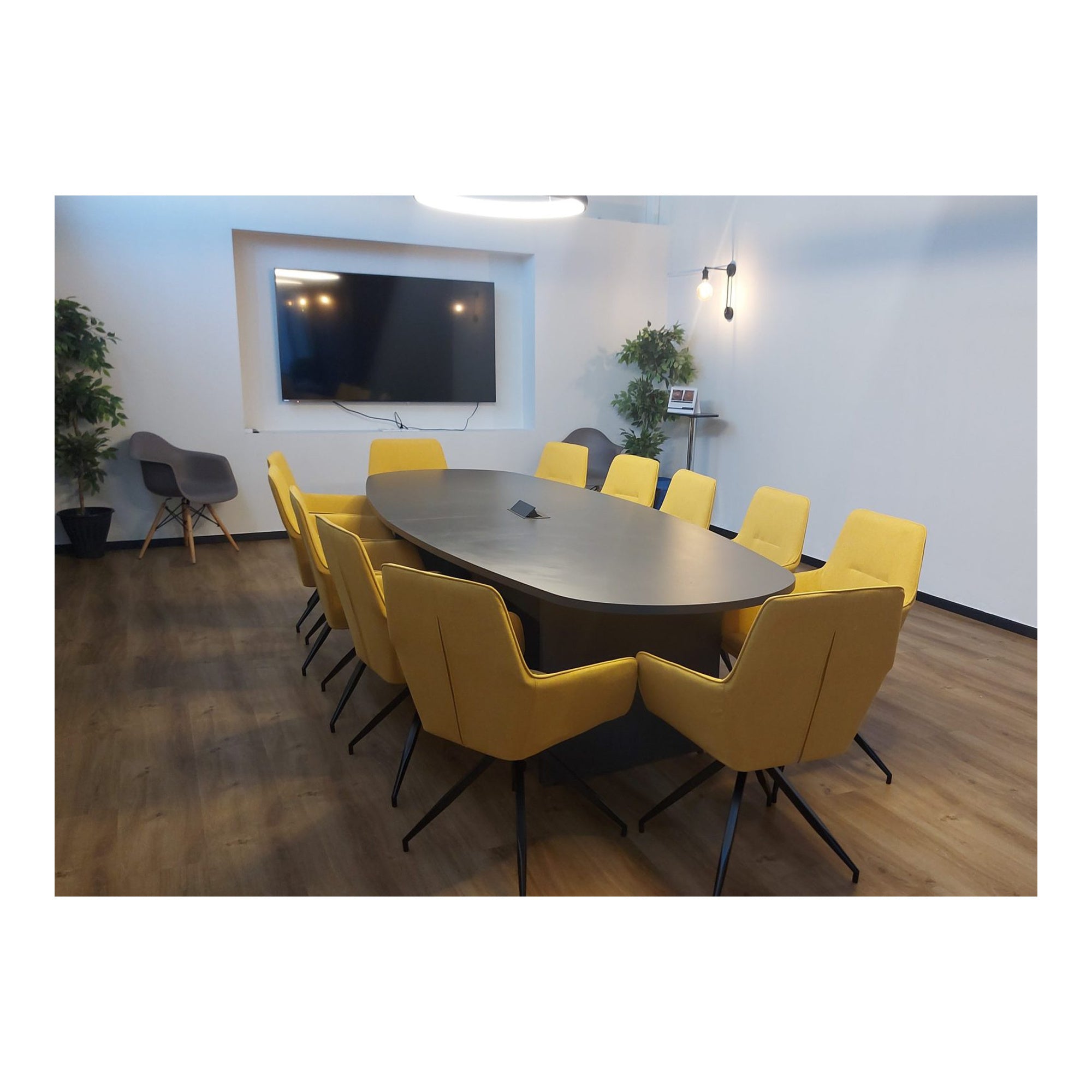 שולחן ישיבות אליפסה במידה של עד 480X120 ס"מ כולל ארון תקשורת במרכז השולחן