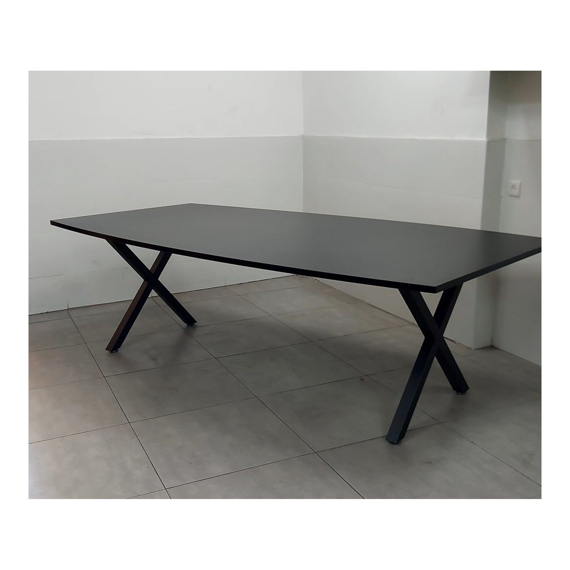 שולחן ישיבות אובלי במידה 240X120 ס"מ צבע שחור